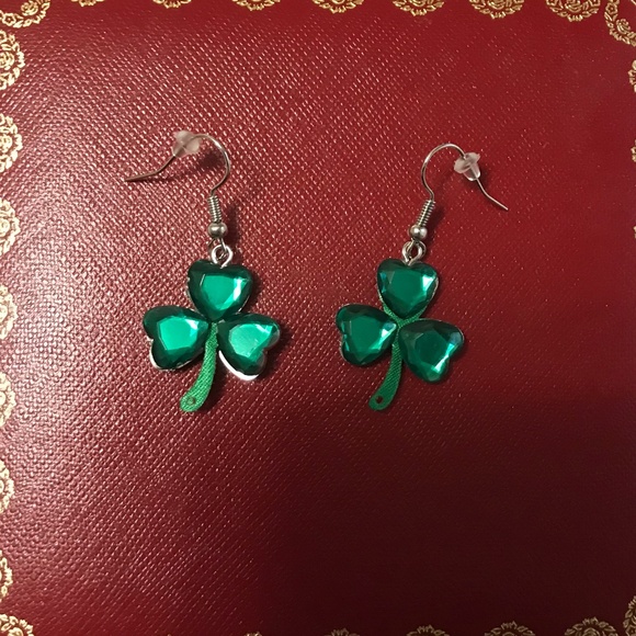 Green Clover Three Heart Dangle Earrings - New - Picture 1 of 7